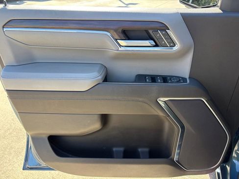 Used 2024 GMC Sierra 1500 SLT image 15