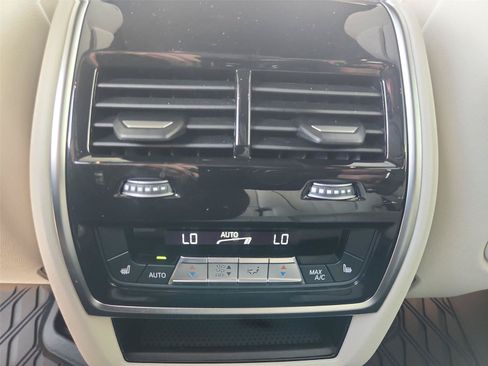 Used 2025 BMW X7 M60i AWD/4WD image 22