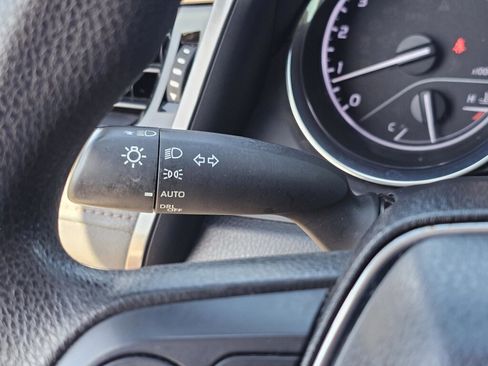 Used 2020 Toyota Camry LE image 23