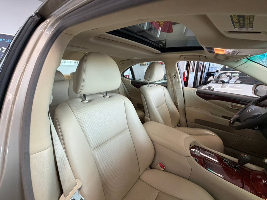 Used 2011 Lexus LS 460 w/ Comfort Pkg RWD image 36