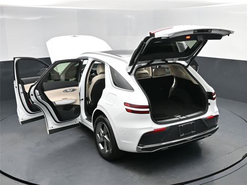 Used 2026 Genesis GV70 2.5T Advanced image 15