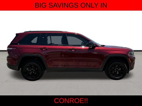 Used 2025 Jeep Grand Cherokee Altitude RWD image 4