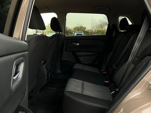 Used 2025 Nissan Rogue SV image 12