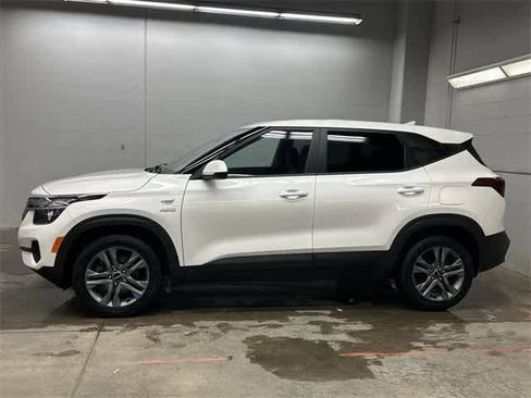 Used 2023 Kia Seltos LX image 2