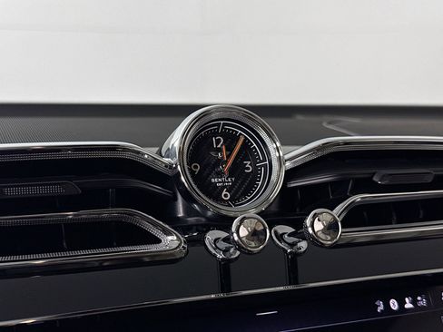 Used 2021 Bentley Bentayga AWD/4WD image 31