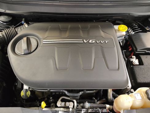 Used 2019 Jeep Cherokee Limited image 30