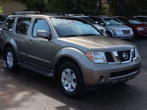 Used 2005 Nissan Pathfinder LE image 3
