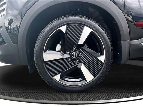 Certified 2025 Nissan Kicks SR FWD image 31