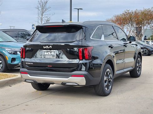 New 2026 Kia Sorento S image 4