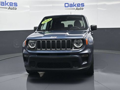 Used 2023 Jeep Renegade Latitude AWD/4WD image 3