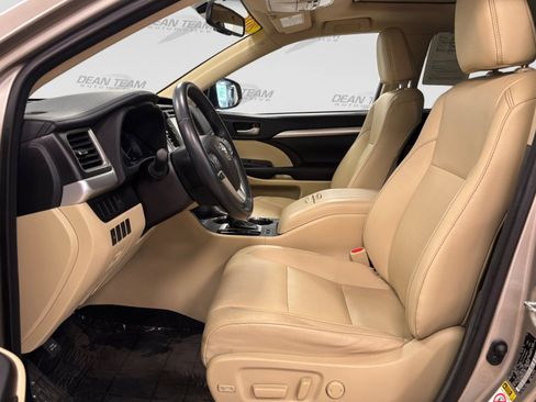 Used 2016 Toyota Highlander XLE AWD/4WD image 9
