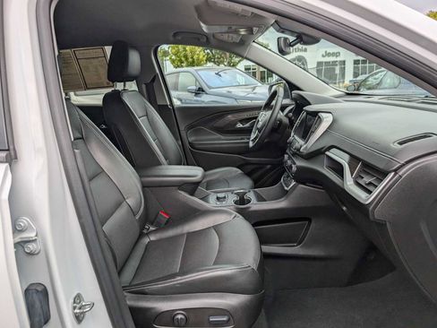 Used 2023 GMC Terrain SLT image 11