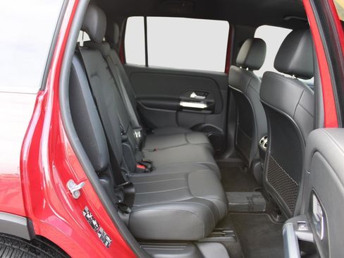 Used 2023 Mercedes-Benz EQB 300 4MATIC image 33