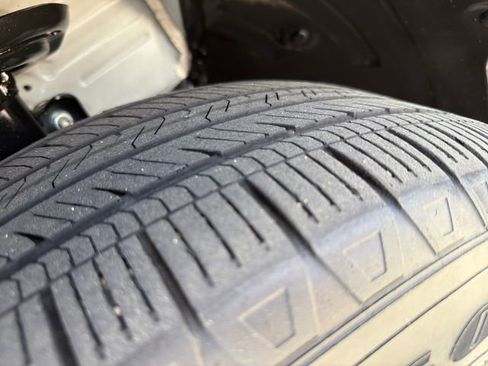 Used 2025 Honda Pilot EX-L image 10