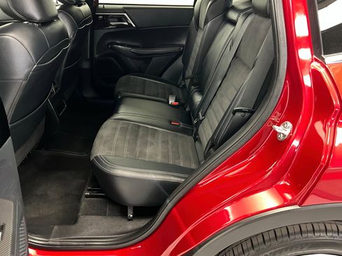 Used 2023 Mitsubishi Outlander SE image 21