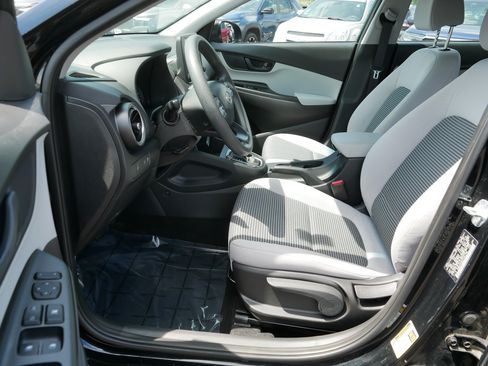 Used 2023 Hyundai Kona SE w/ Cargo Package AWD/4WD image 12