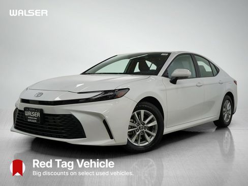 Used 2025 Toyota Camry LE image 1