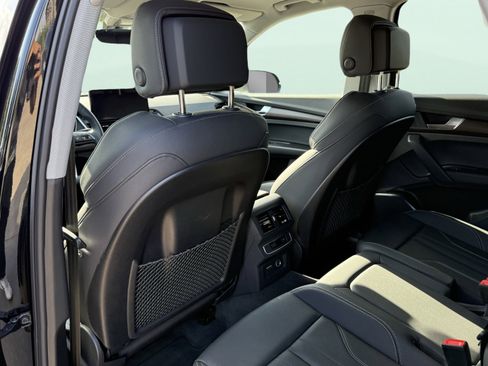 Used 2024 Audi Q5 e Premium w/ Convenience Package image 35