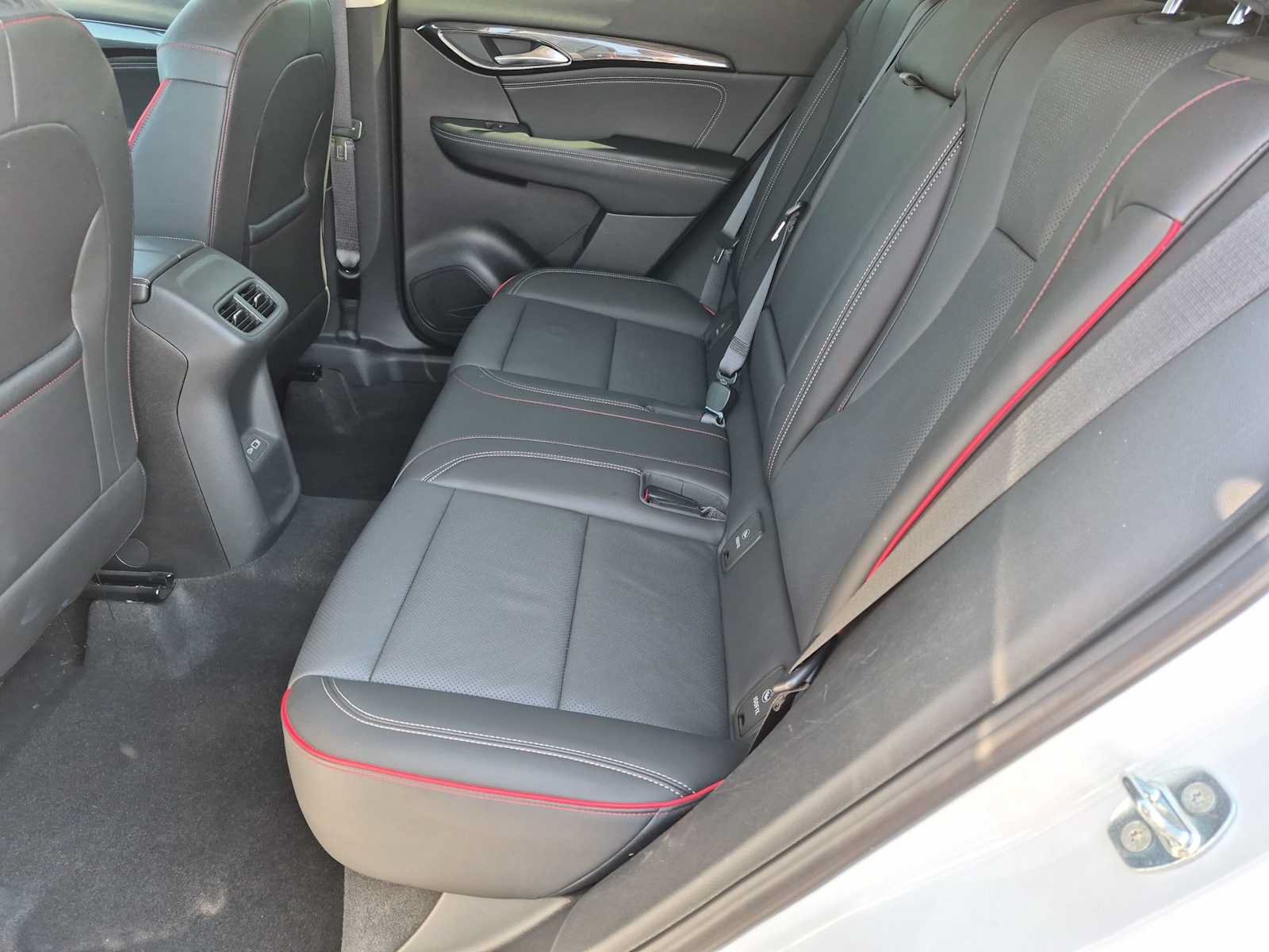 Used 2023 Buick Envision Essence w/ Sport Touring Package AWD/4WD image 20