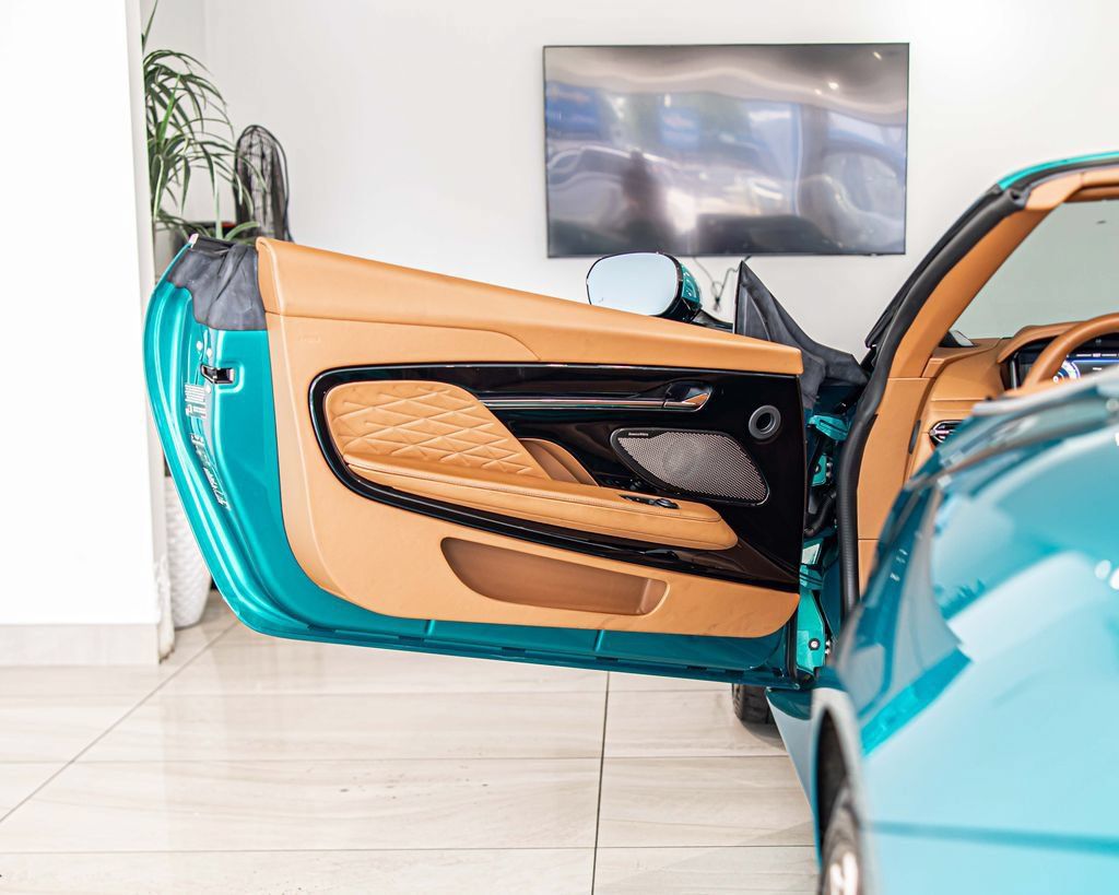 Used 2025 Aston Martin DB12 Convertible RWD image 30