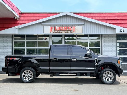 Used 2017 Ford F250 Lariat w/ Lariat Ultimate Package AWD/4WD image 2