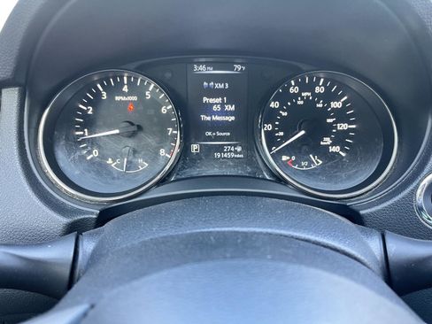 Used 2017 Nissan Rogue SV AWD/4WD image 16