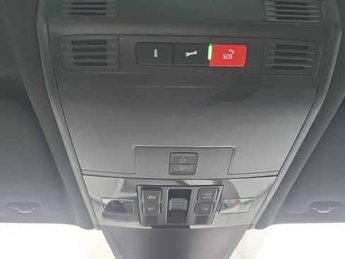 Used 2024 Volkswagen Tiguan SE R-Line image 13