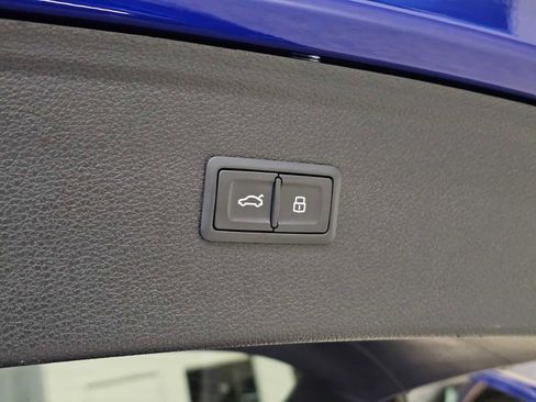 Used 2022 Audi Q5 e Prestige w/ Prestige Package AWD/4WD image 17