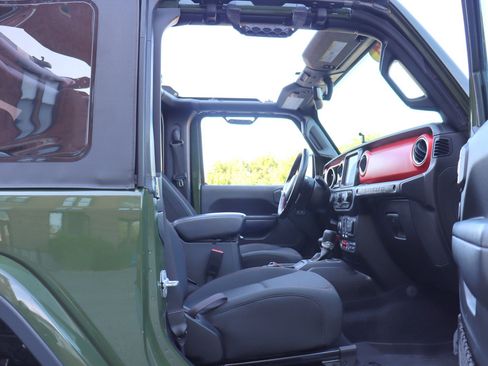 Used 2021 Jeep Wrangler Rubicon AWD/4WD image 17