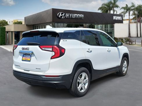 Used 2024 GMC Terrain SLE AWD/4WD image 3