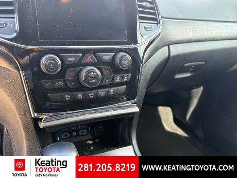 Used 2021 Jeep Grand Cherokee Laredo X AWD/4WD image 18