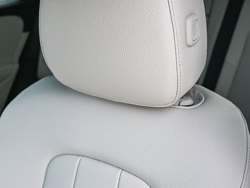 New 2026 Mercedes-Benz GLB 250 image 15