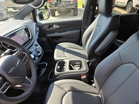 New 2026 Chrysler Pacifica Select image 20