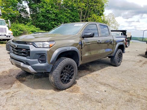Used 2023 Chevrolet Colorado Trail Boss w/ Technology Package AWD/4WD image 2