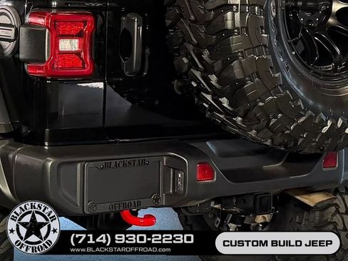 Used 2025 Jeep Wrangler Unlimited Rubicon AWD/4WD image 11