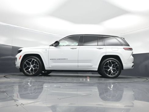 Used 2023 Jeep Grand Cherokee Summit AWD/4WD image 50