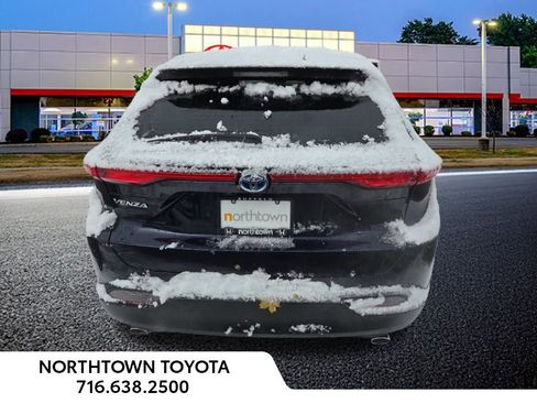 Used 2023 Toyota Venza LE image 31