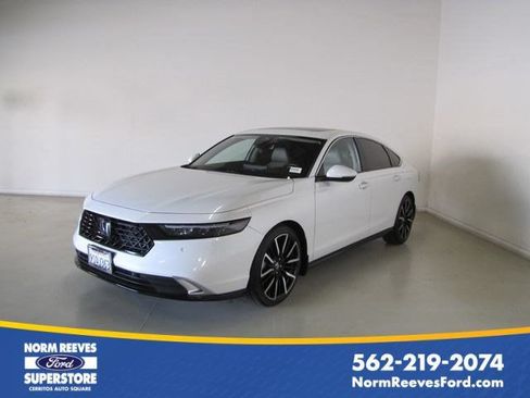 Used 2025 Honda Accord Touring image 1