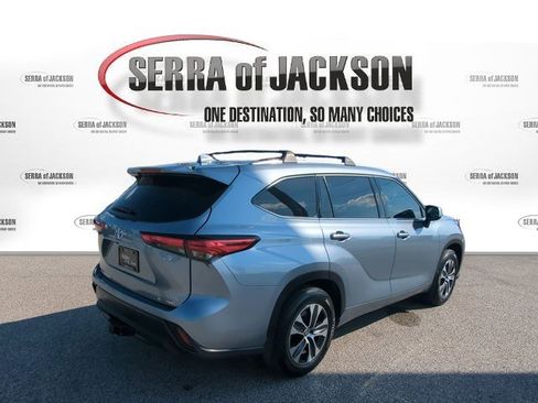 Used 2020 Toyota Highlander XLE AWD/4WD image 8