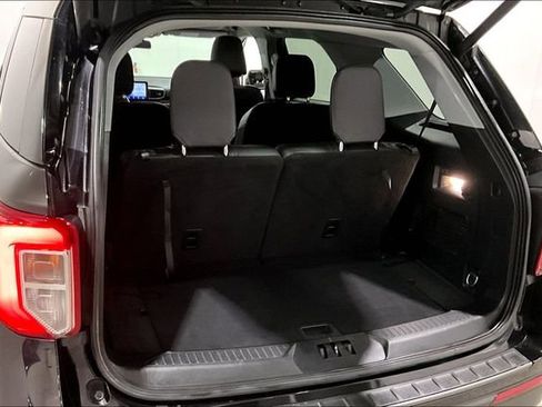 Used 2022 Ford Explorer XLT w/ XLT Sport Appearance Package image 40