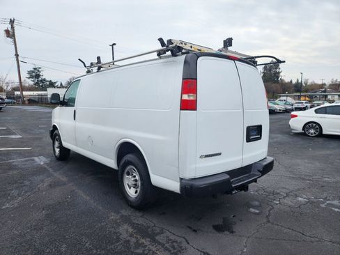 Used 2017 Chevrolet Express 2500 image 3