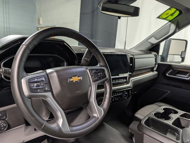 Used 2026 Chevrolet Silverado 2500 LT AWD/4WD image 16