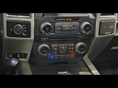Used 2015 Ford F150 Lariat w/ Equipment Group 502A Luxury AWD/4WD image 9