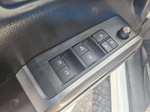 Used 2021 Toyota Tacoma SR5 RWD image 15