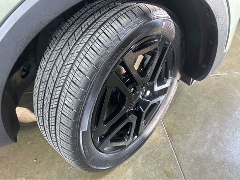 Used 2025 Kia Telluride EX X-Line image 9