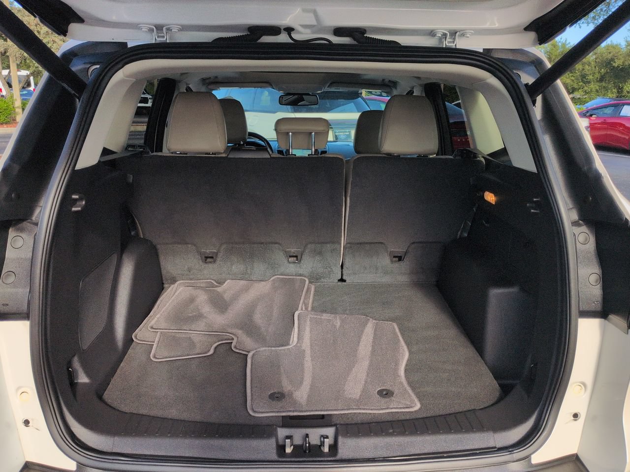 Used 2018 Ford Escape Titanium w/ Ford Safe & Smart Package FWD image 13