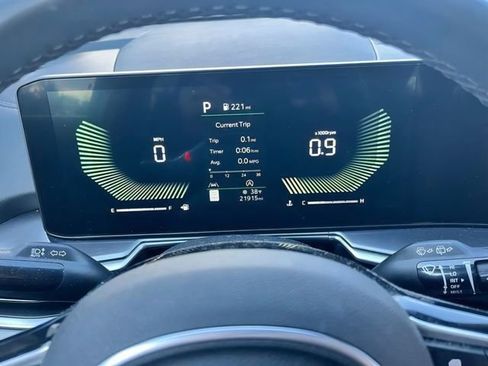 Used 2024 Kia Sorento S w/ Panoramic Sunroof Package image 19