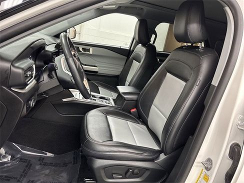 Certified 2023 Ford Explorer XLT w/ Equipment Group 202A image 3