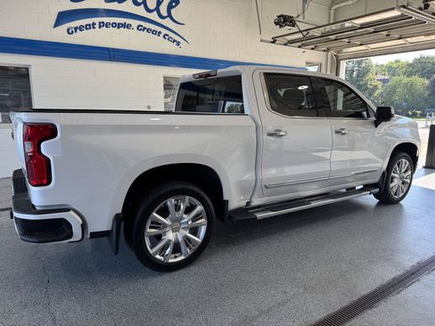 Used 2022 Chevrolet Silverado 1500 High Country w/ High Country Premium Package AWD/4WD image 12