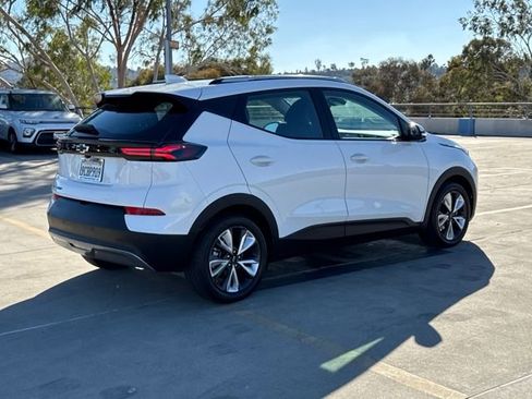 Used 2022 Chevrolet Bolt EUV LT w/ Convenience Package image 6